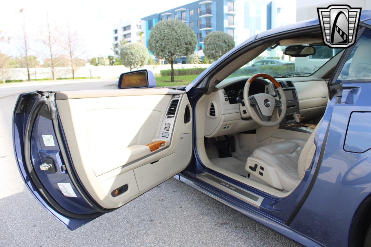 2005 Cadillac XLR 21