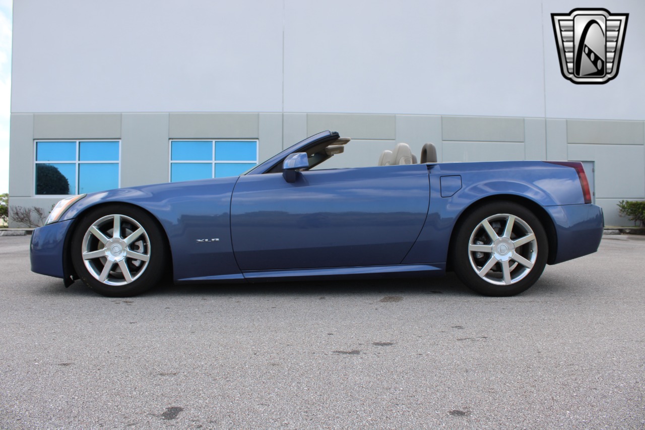 2005 Cadillac XLR 37