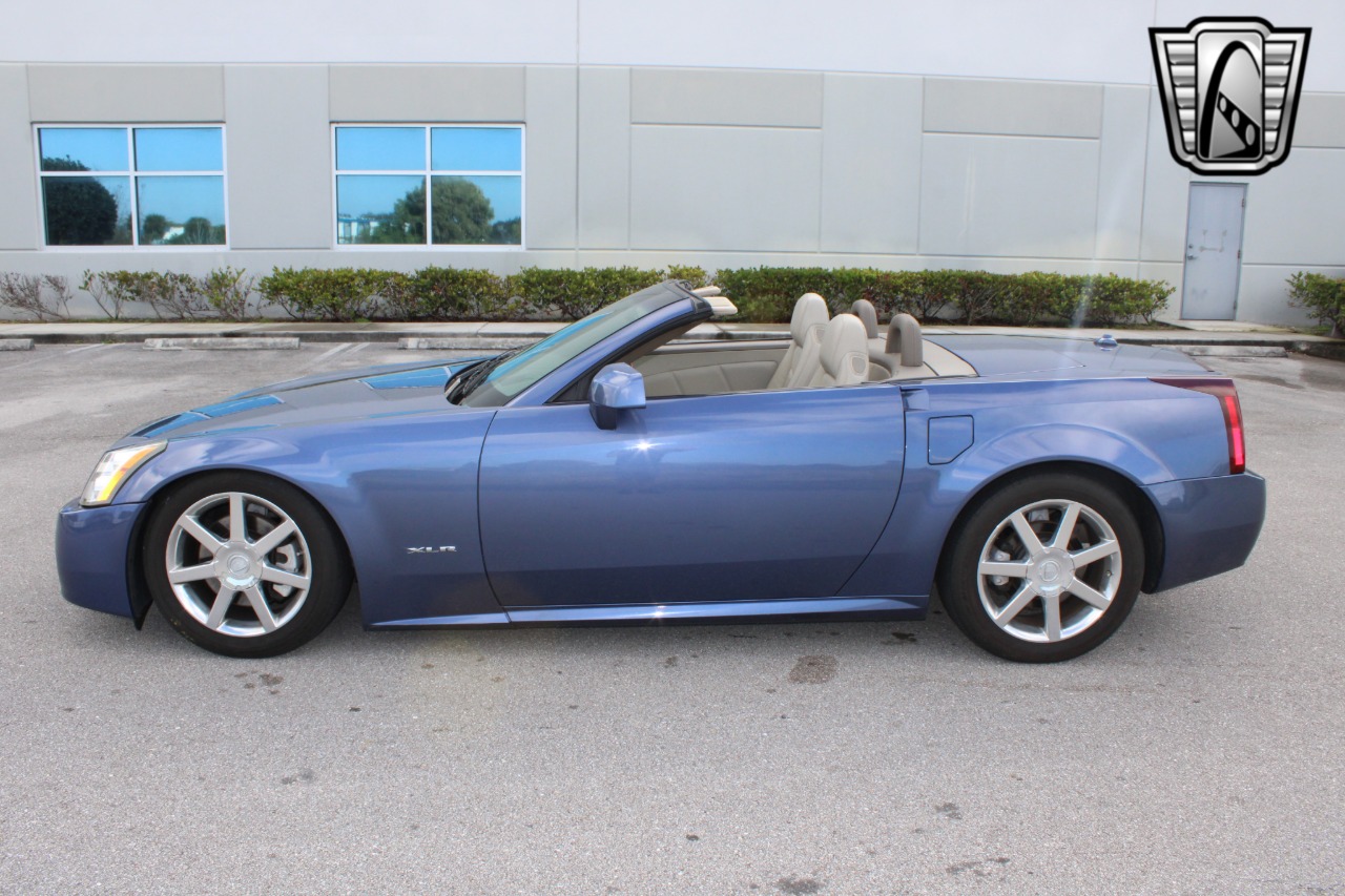 2005 Cadillac XLR 38