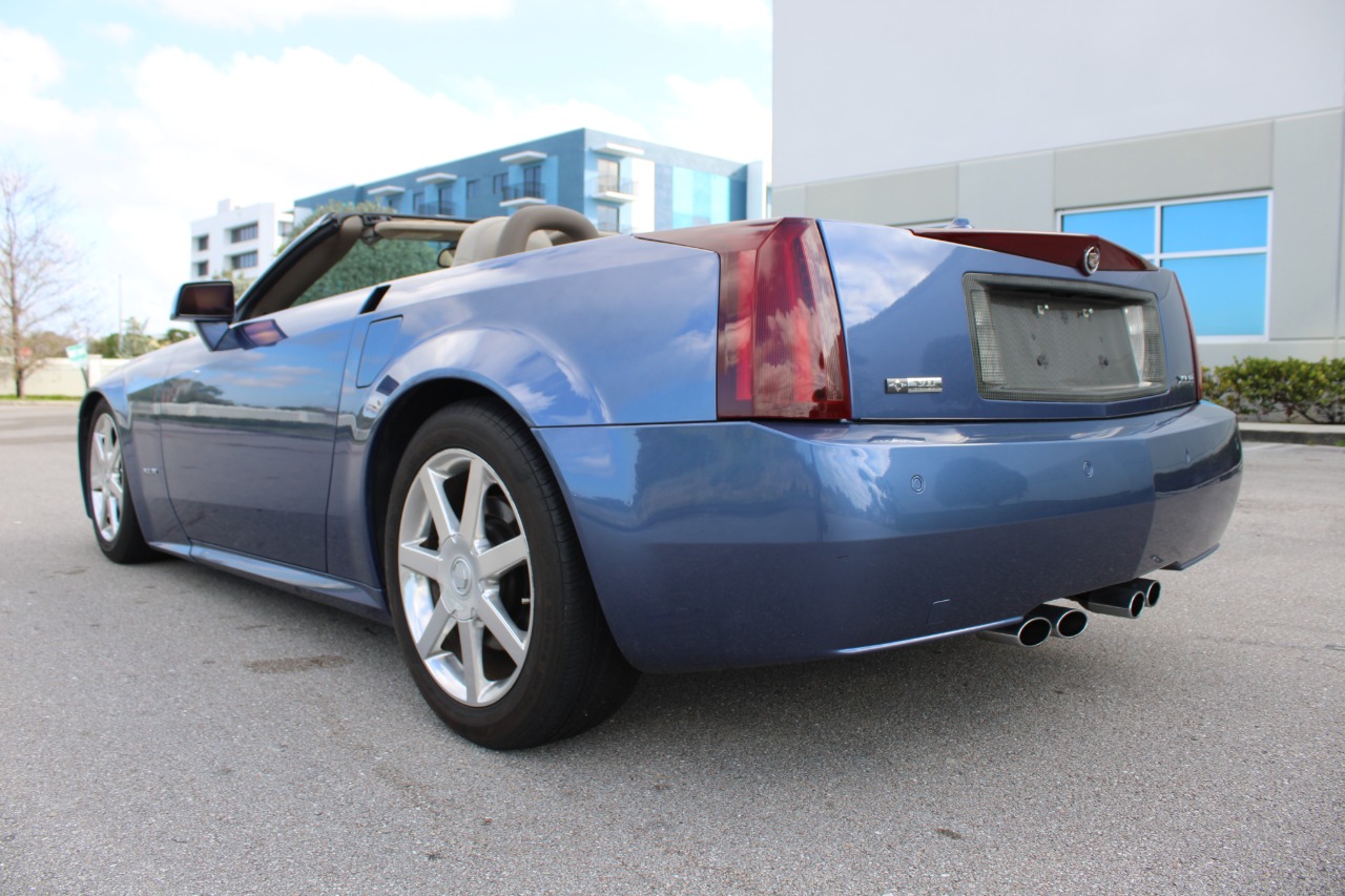 2005 Cadillac XLR 39
