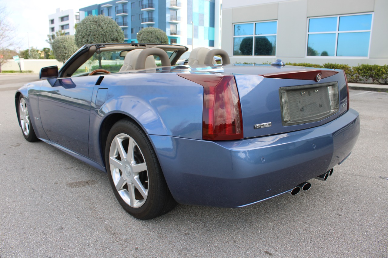 2005 Cadillac XLR 40