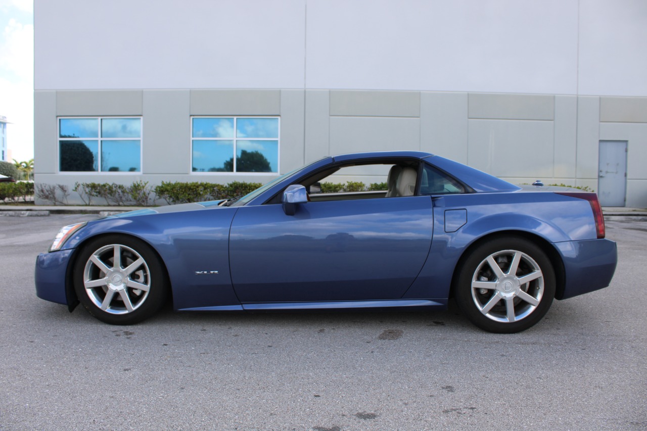 2005 Cadillac XLR 9