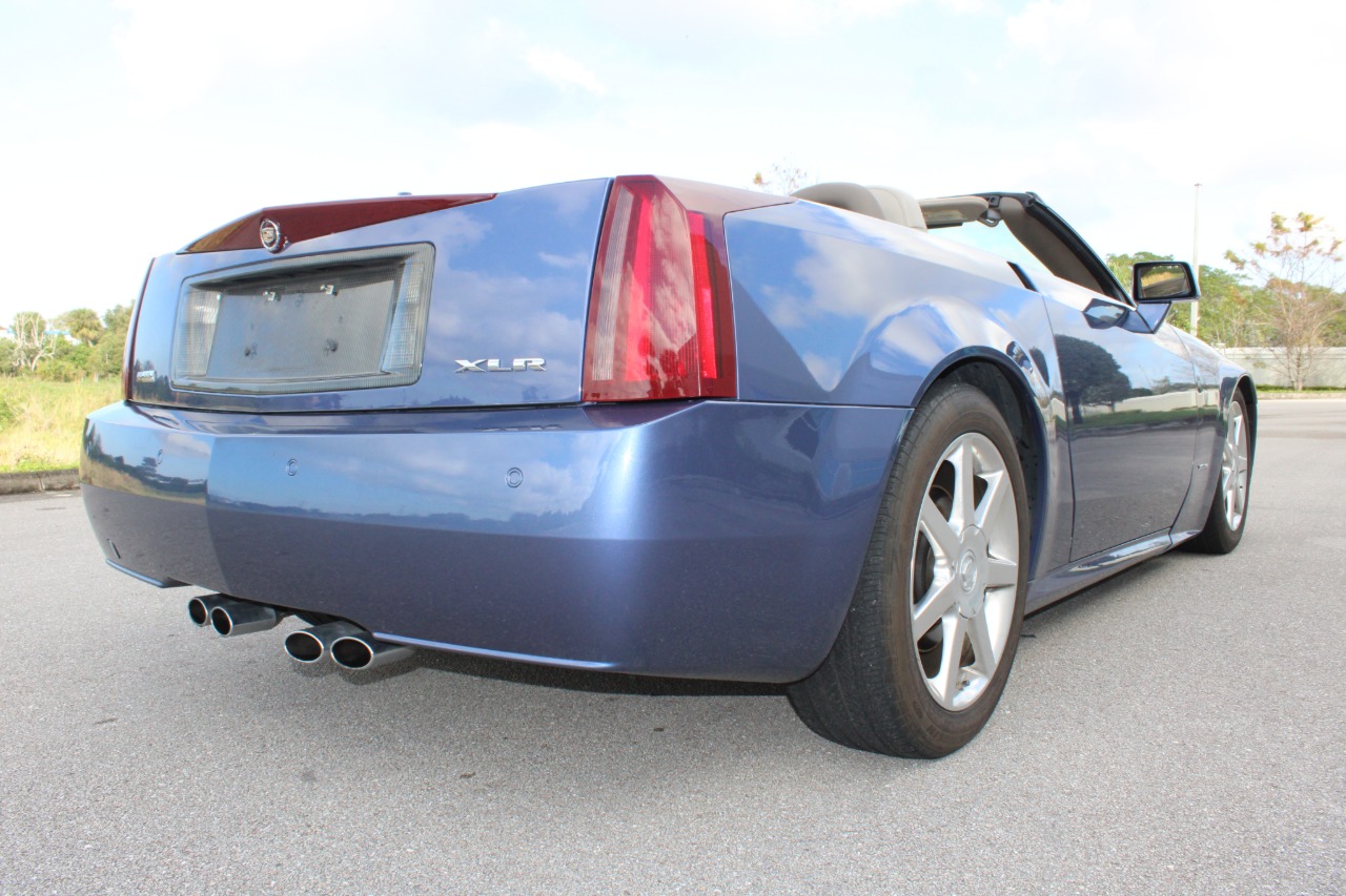 2005 Cadillac XLR 43