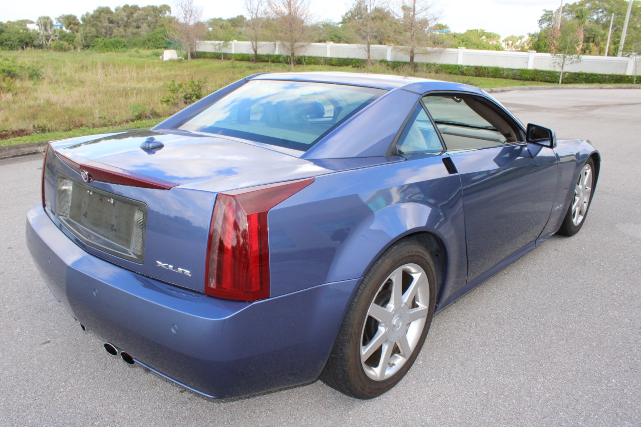 2005 Cadillac XLR 11