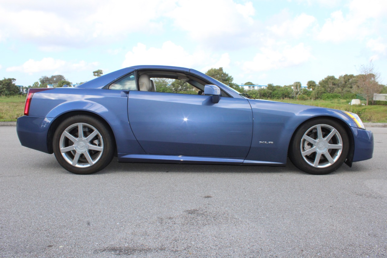 2005 Cadillac XLR 12