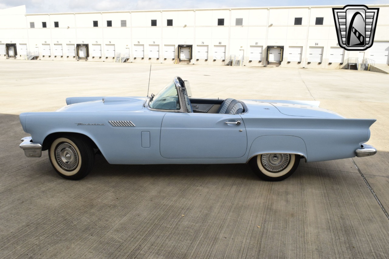 1957 Ford Thunderbird 33