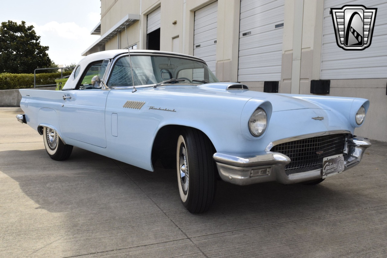 1957 Ford Thunderbird 54
