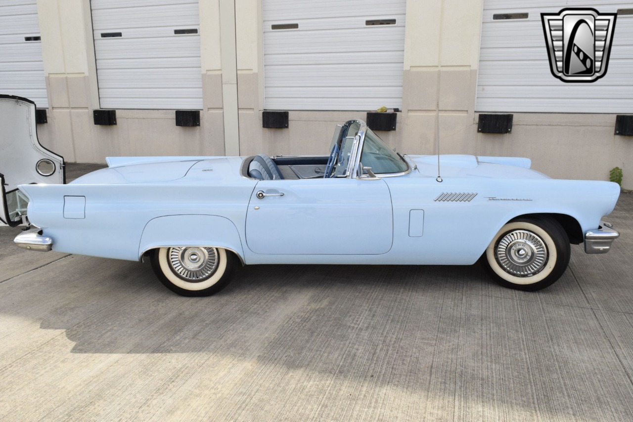 1957 Ford Thunderbird 34