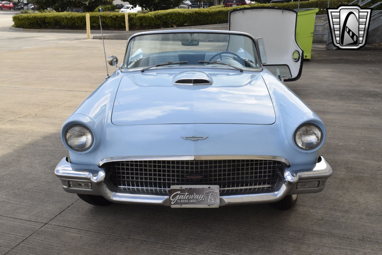 1957 Ford Thunderbird 35