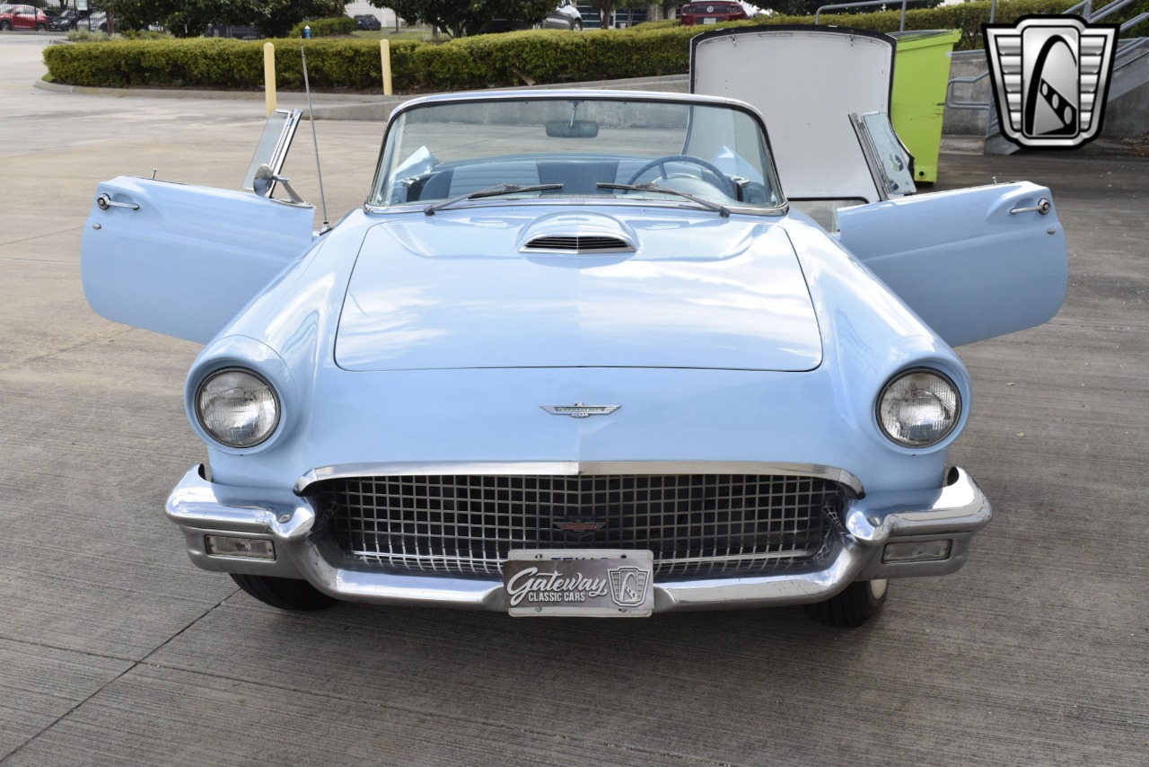 1957 Ford Thunderbird 36