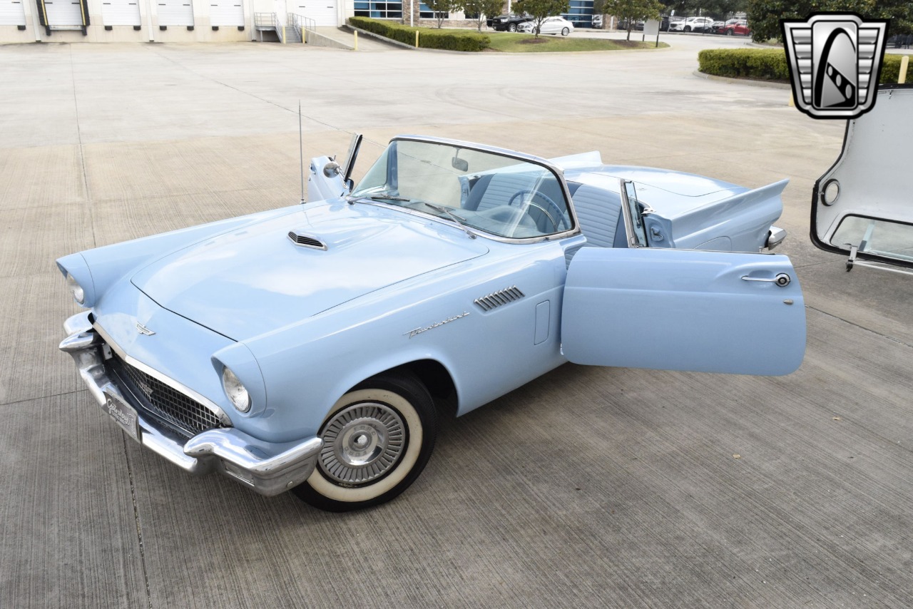 1957 Ford Thunderbird 3