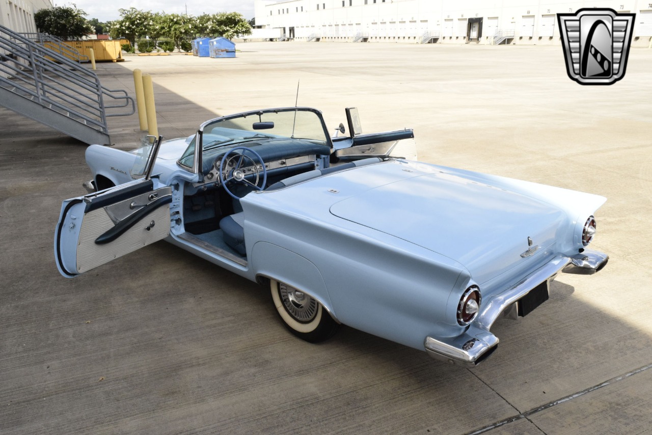 1957 Ford Thunderbird 37