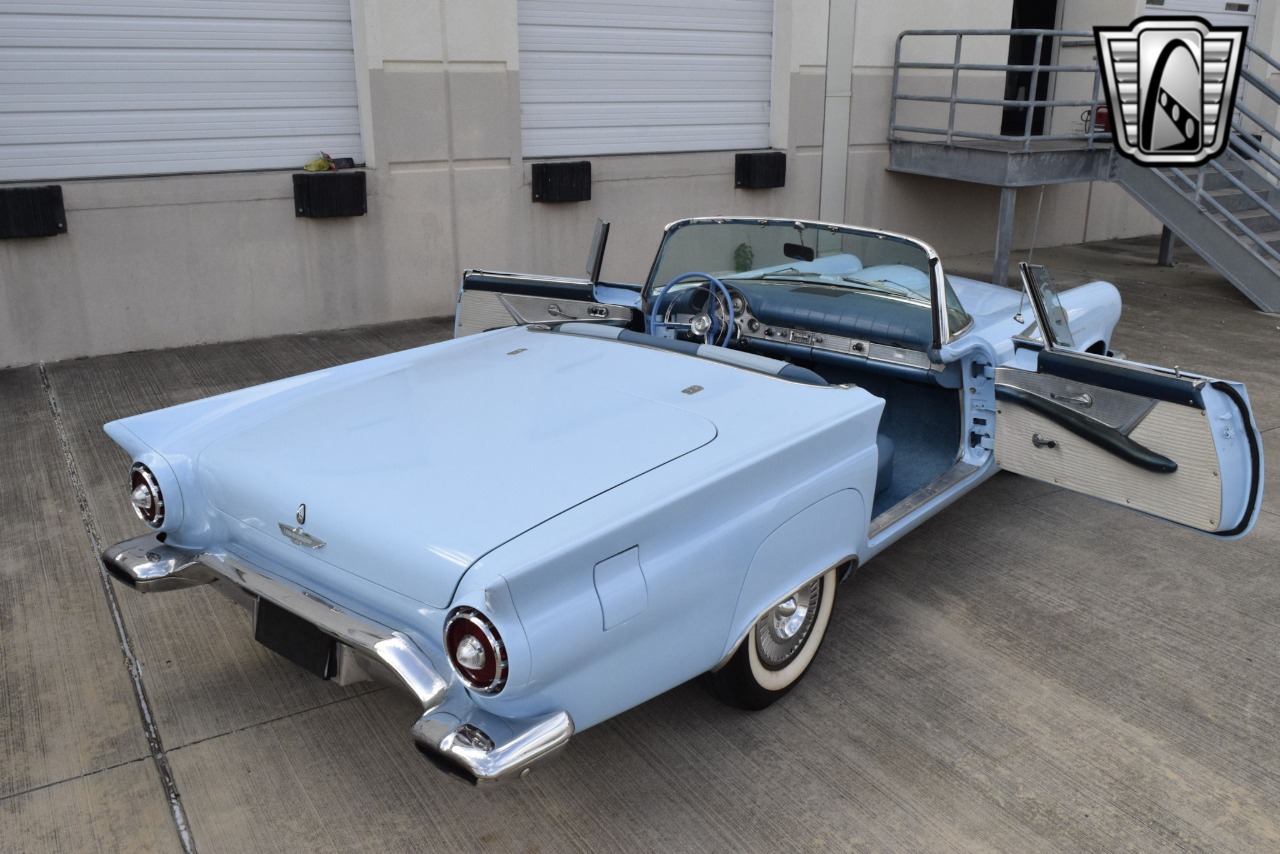 1957 Ford Thunderbird 38