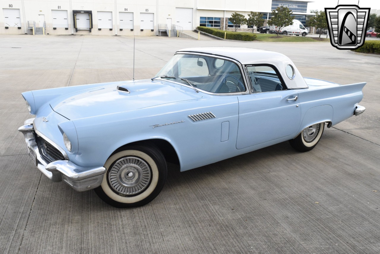 1957 Ford Thunderbird 4
