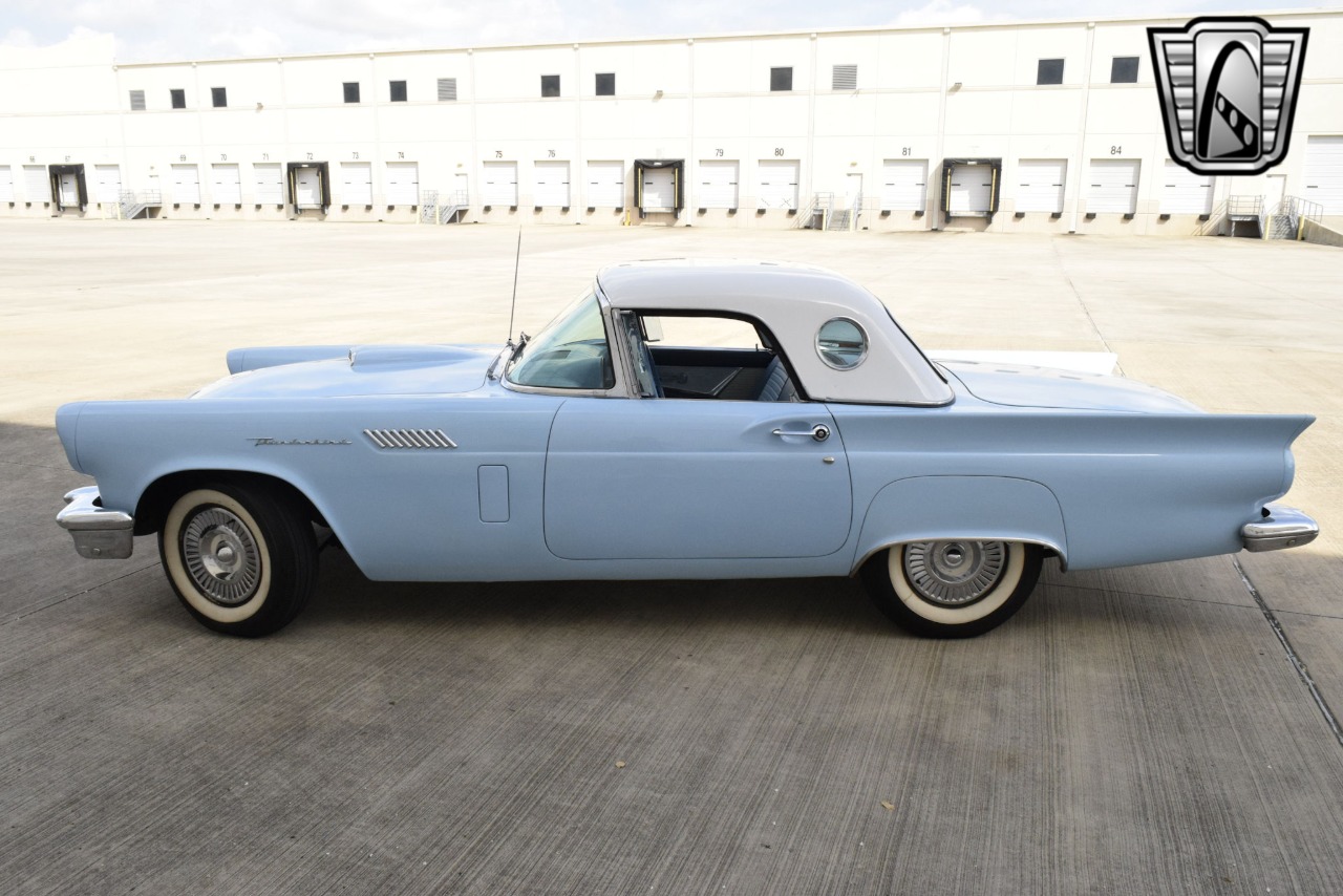1957 Ford Thunderbird 41
