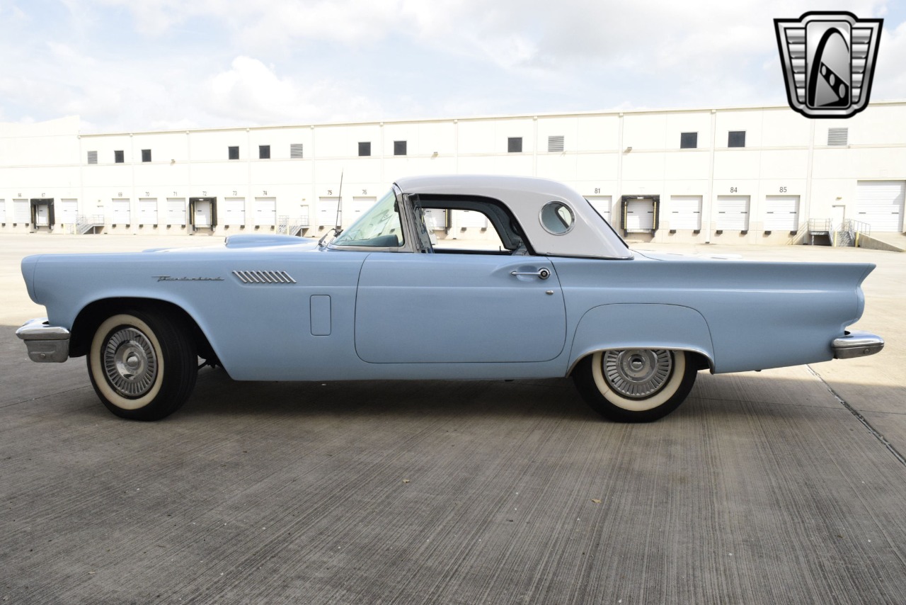 1957 Ford Thunderbird 42