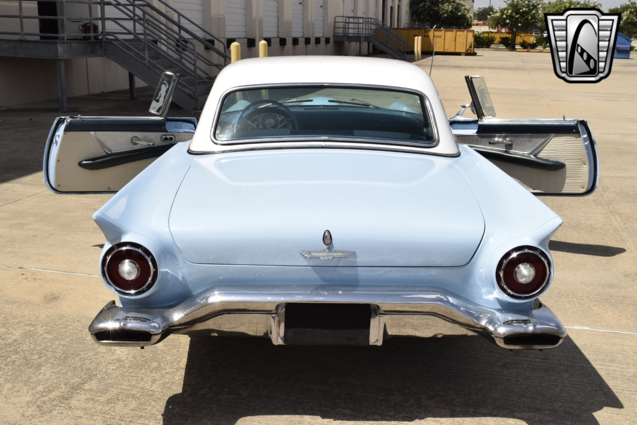 1957 Ford Thunderbird 31