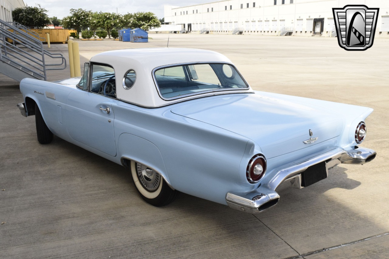 1957 Ford Thunderbird 43