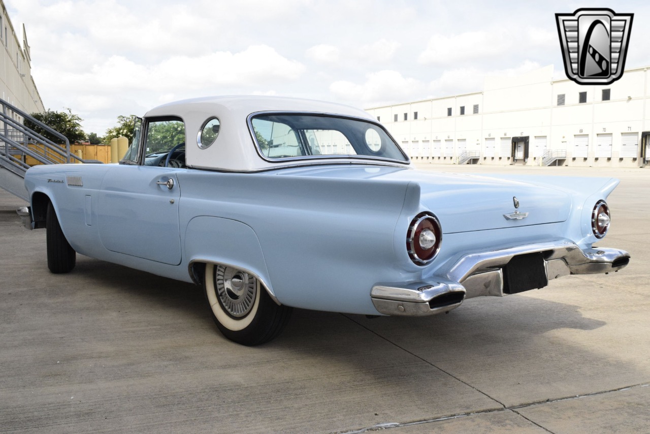 1957 Ford Thunderbird 44