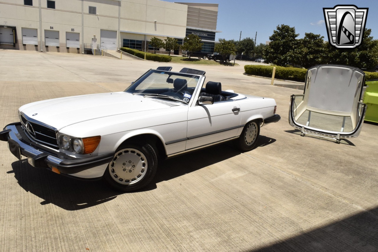 1987 Mercedes-Benz 560SL 32