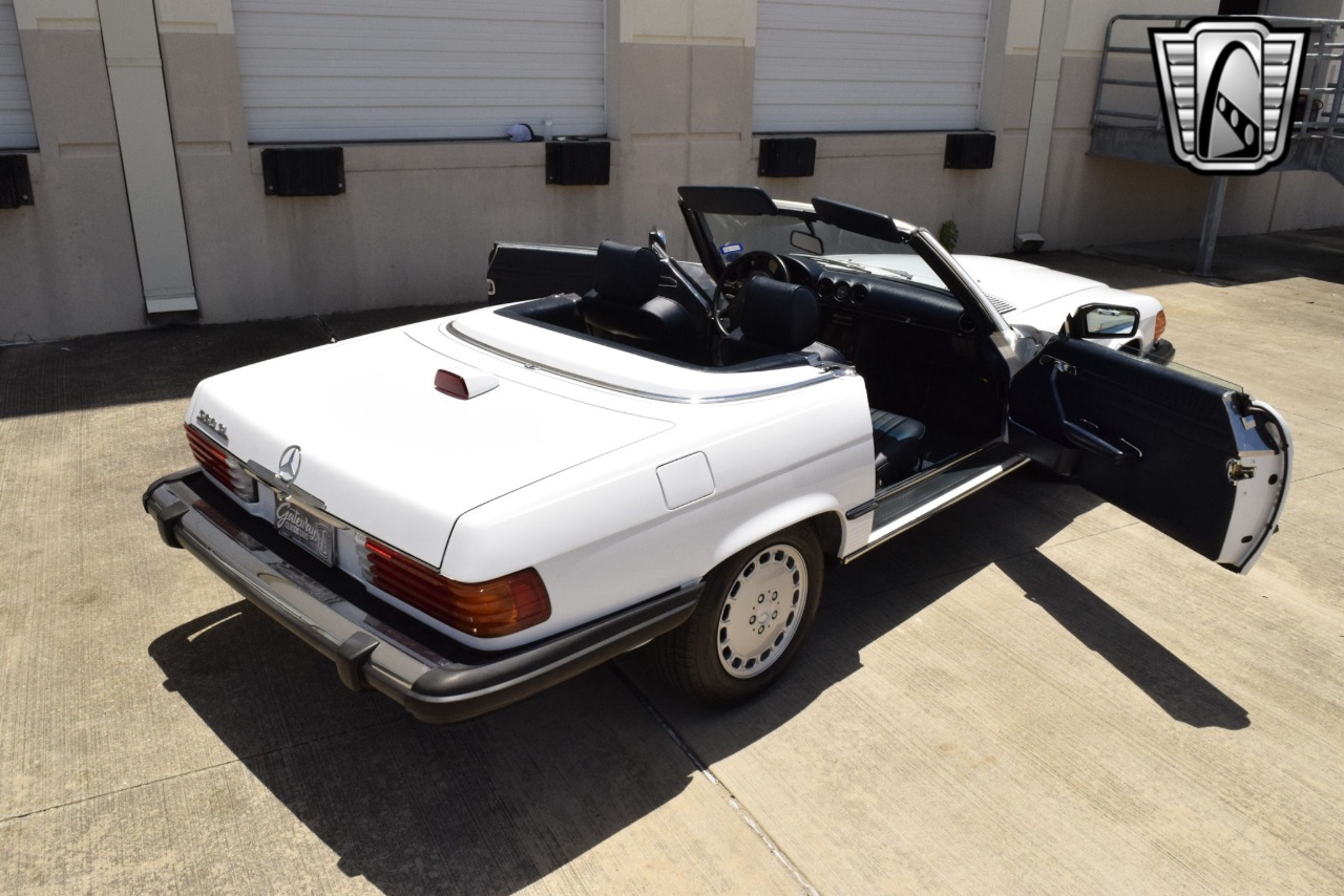 1987 Mercedes-Benz 560SL 38