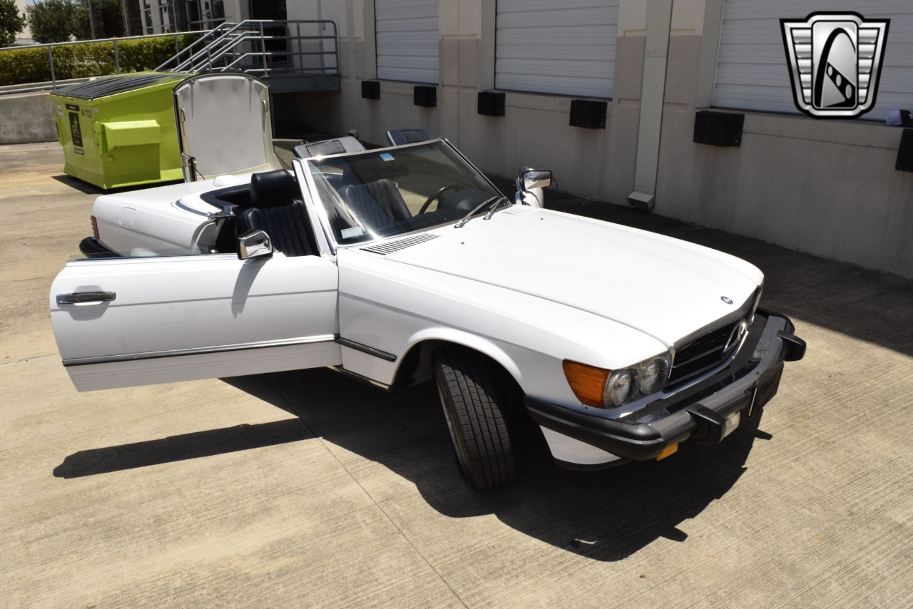 1987 Mercedes-Benz 560SL 39