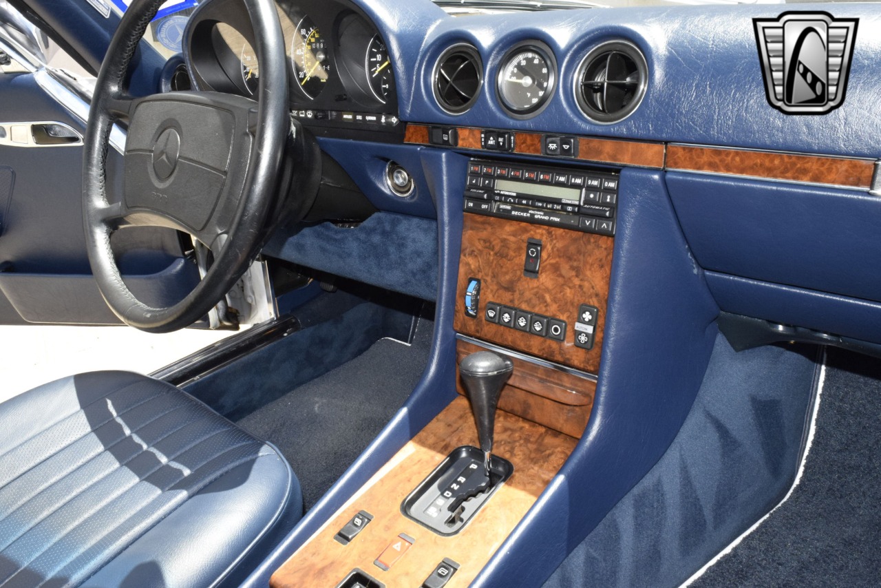 1987 Mercedes-Benz 560SL 29