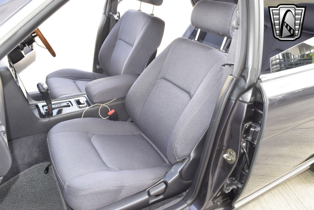 1993 Nissan Cedric 27