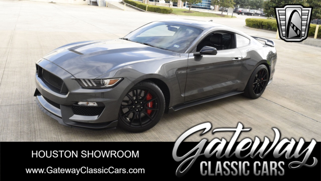 2020 Ford Mustang 1