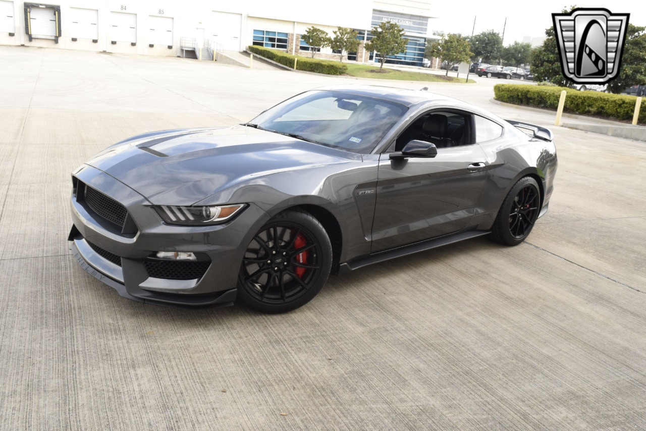 2020 Ford Mustang 32