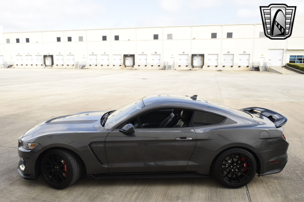 2020 Ford Mustang 33