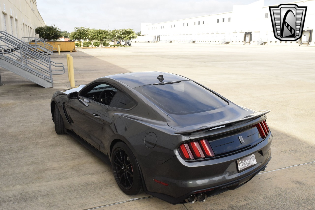 2020 Ford Mustang 35