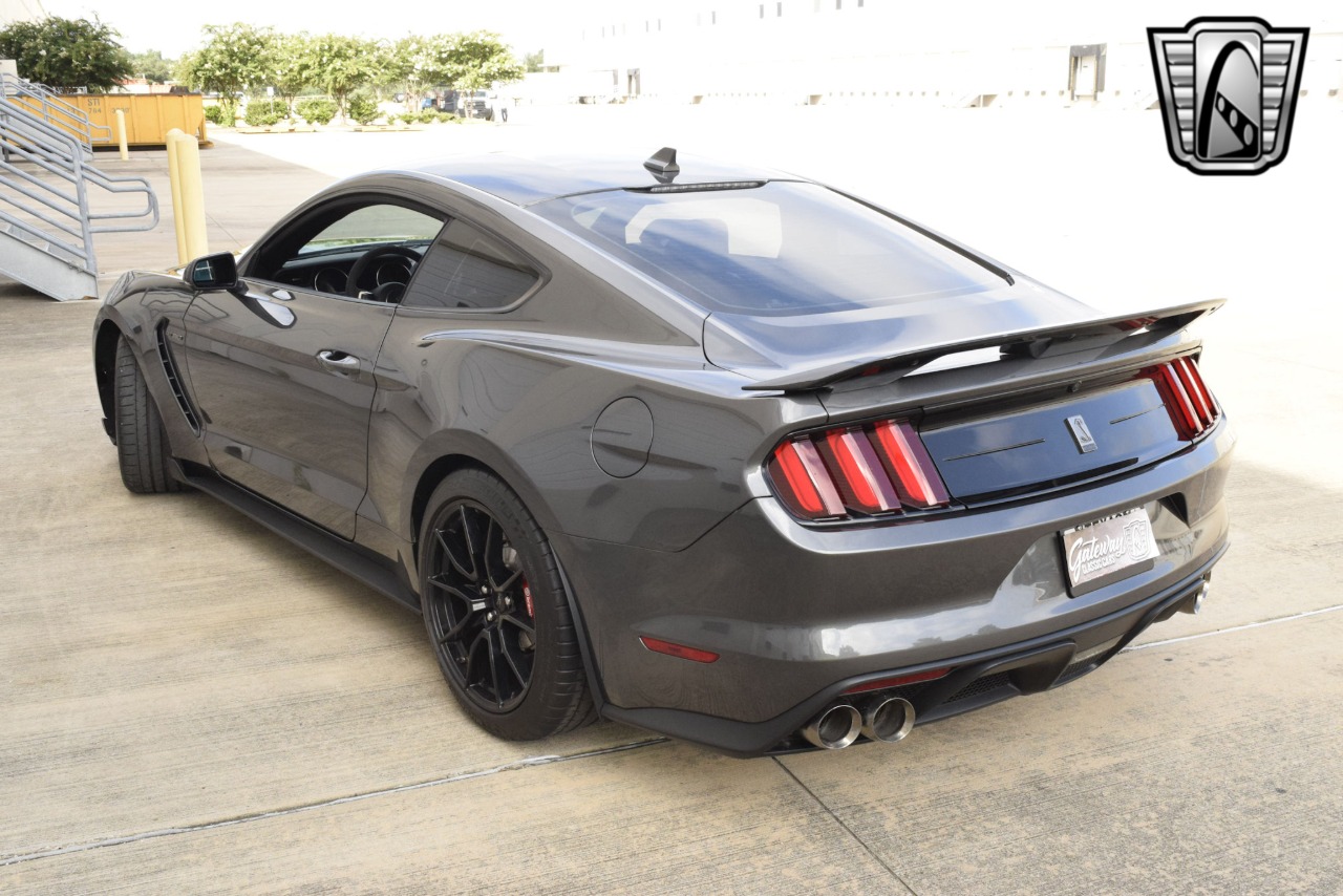 2020 Ford Mustang 36