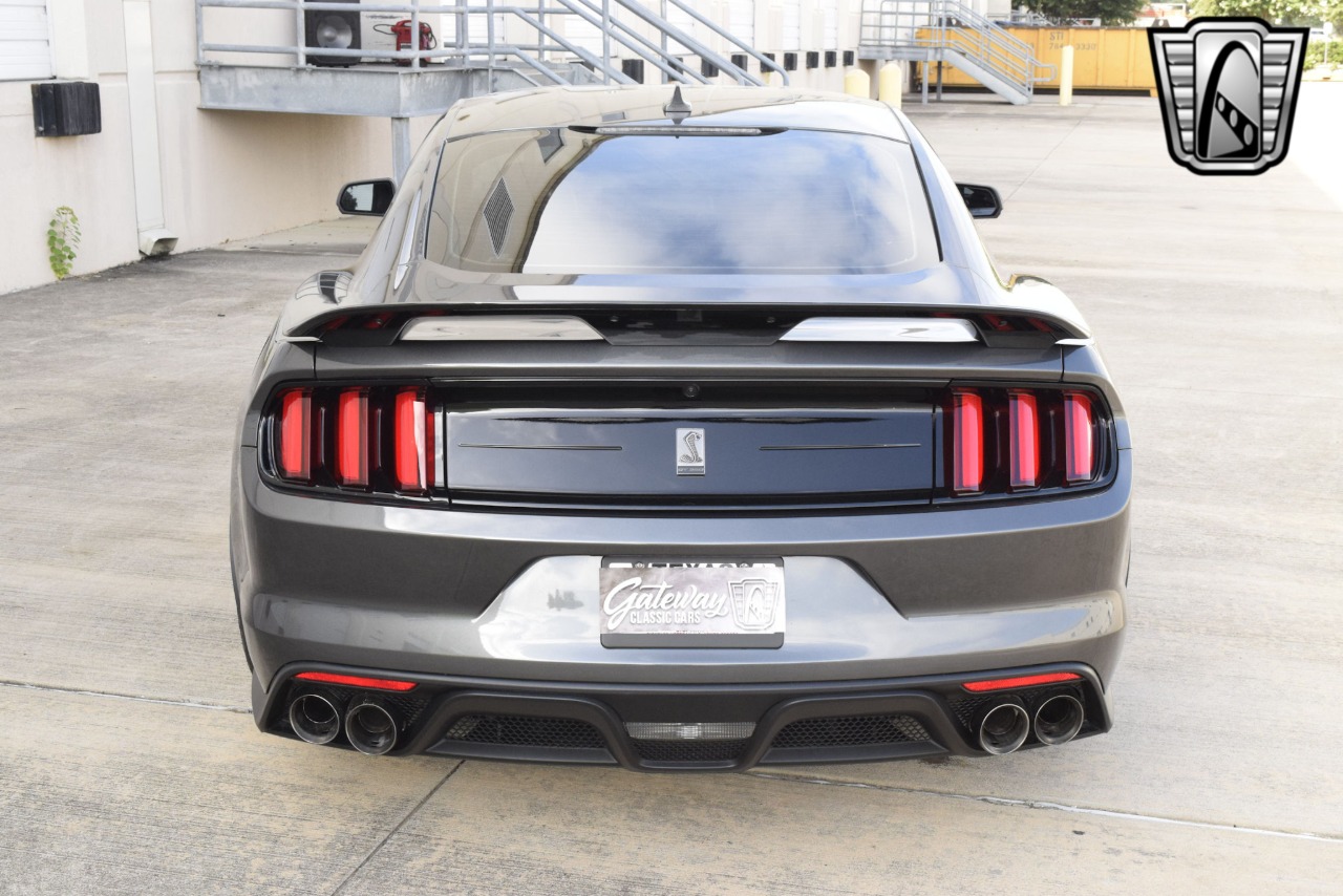 2020 Ford Mustang 38
