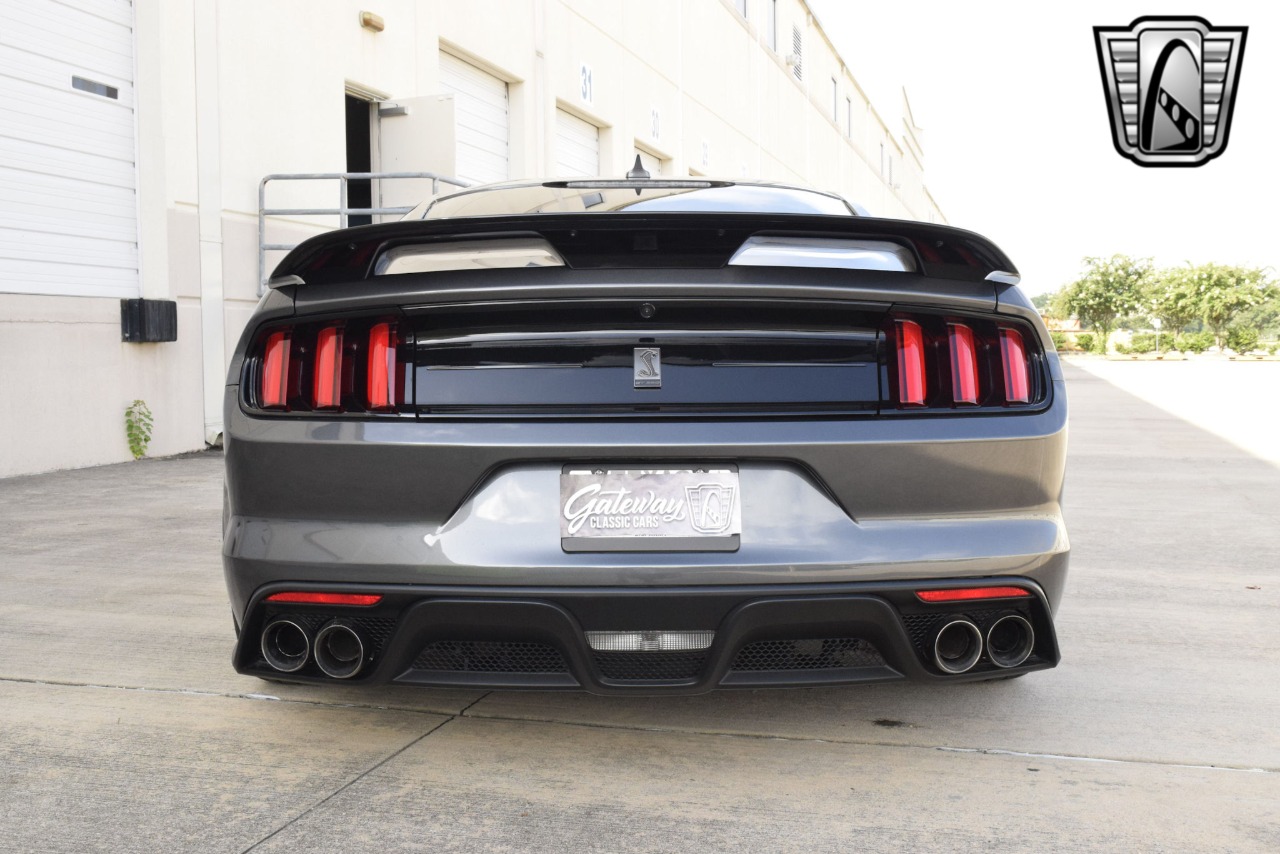 2020 Ford Mustang 39