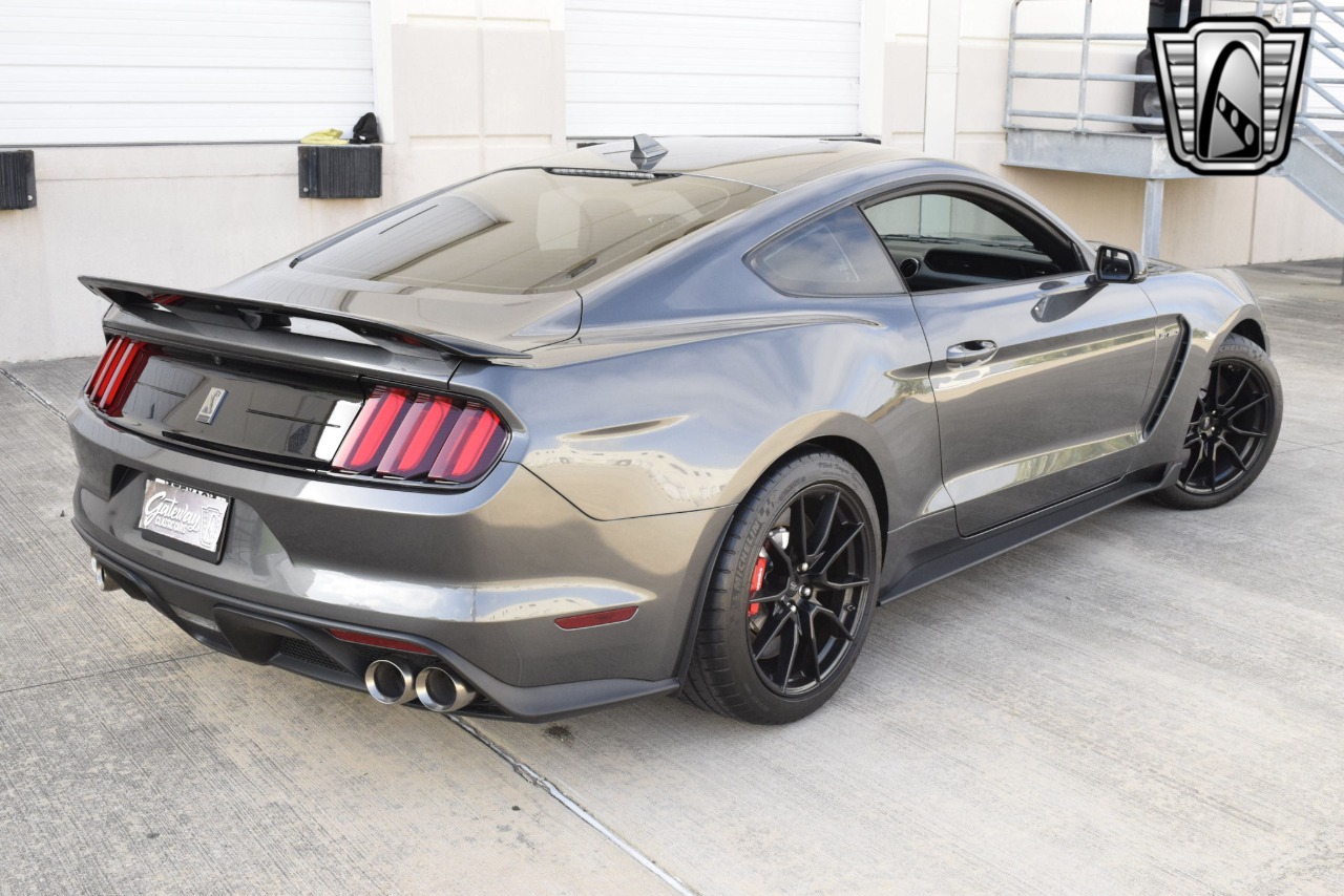 2020 Ford Mustang 40