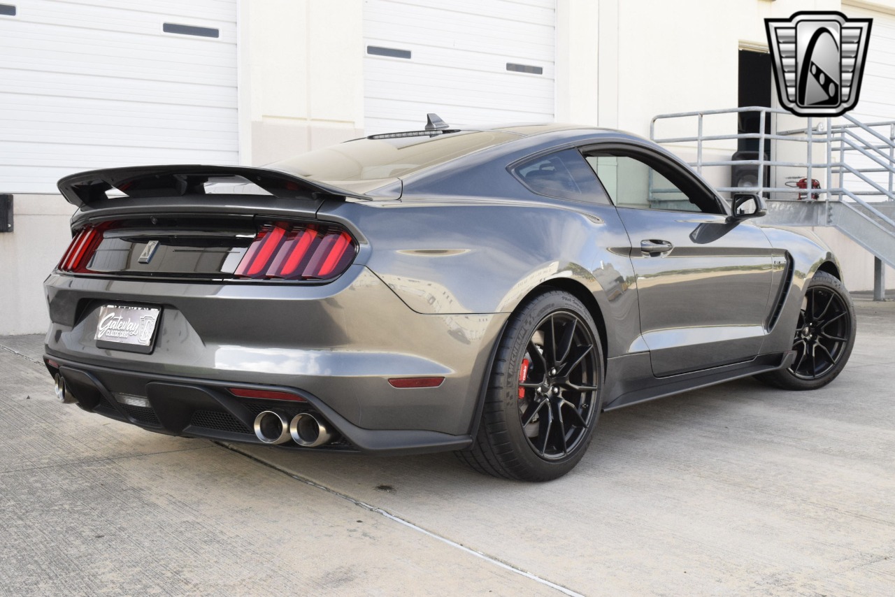 2020 Ford Mustang 41