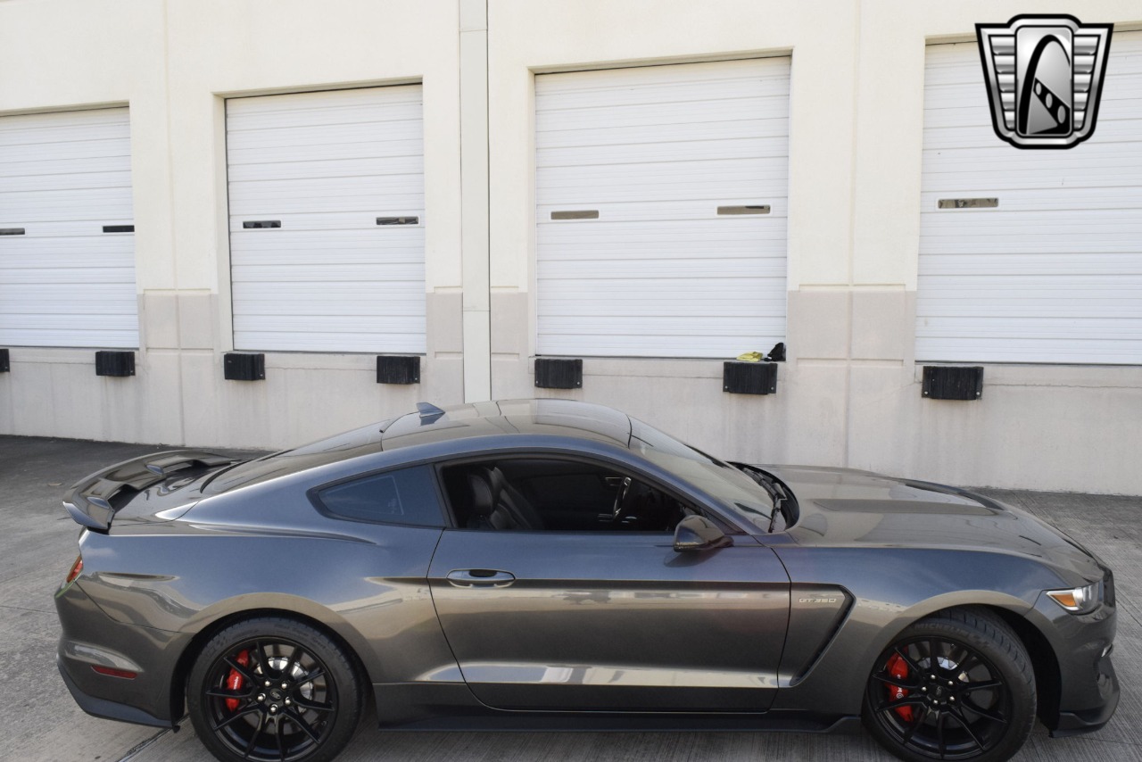 2020 Ford Mustang 42