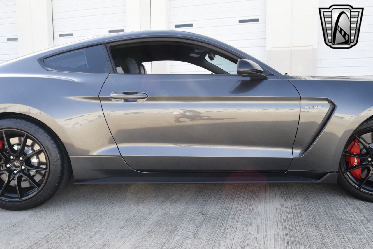 2020 Ford Mustang 64