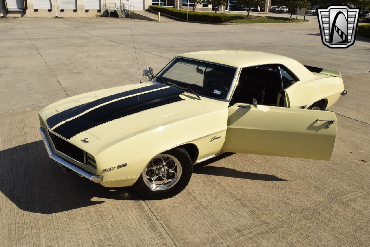 1969 Chevrolet Camaro 31