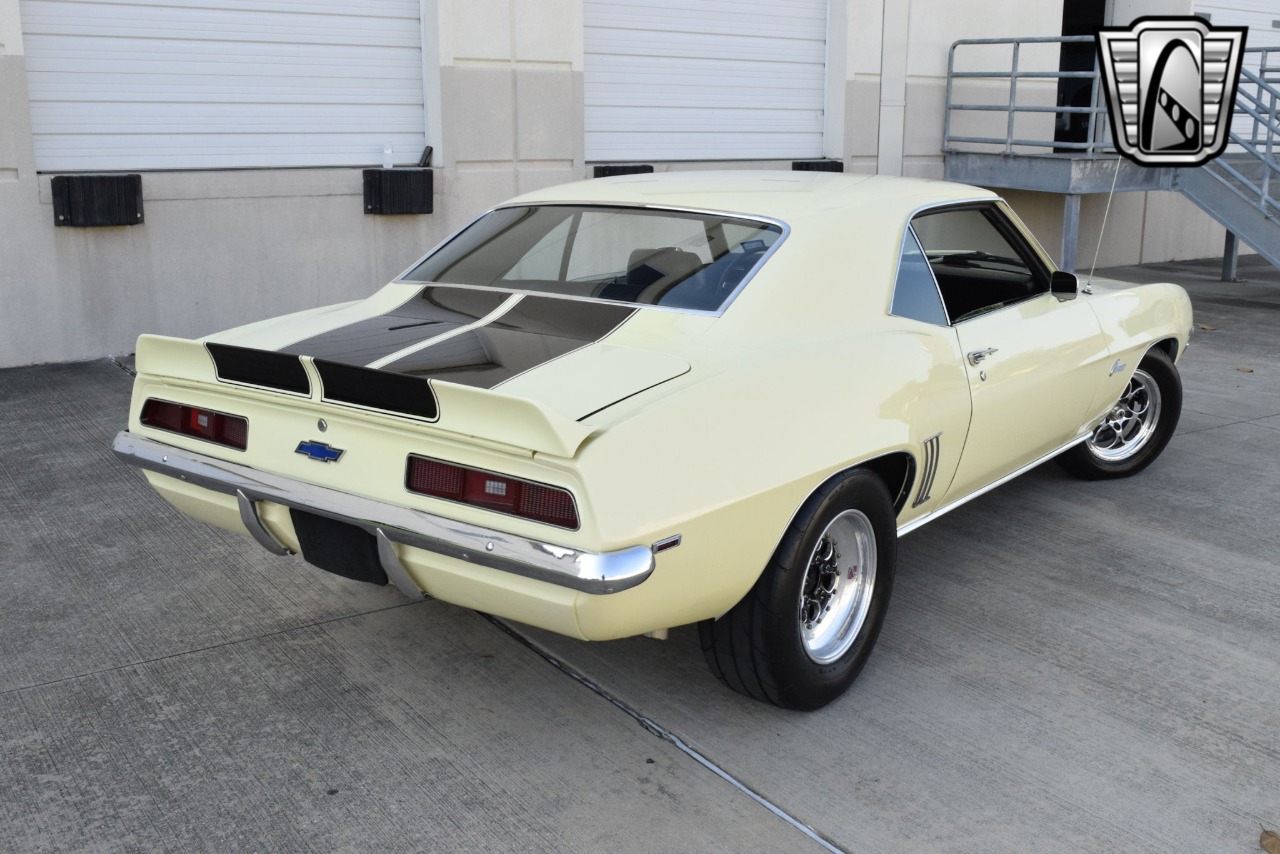 1969 Chevrolet Camaro 40