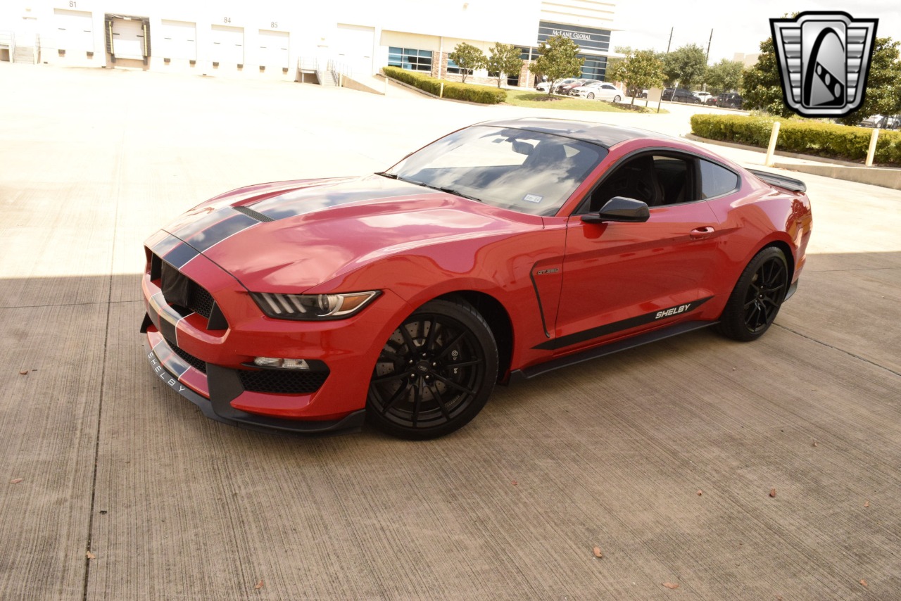 2017 Ford Mustang 32