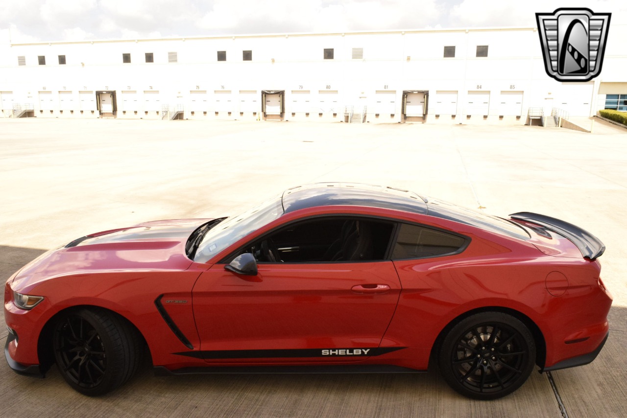 2017 Ford Mustang 33