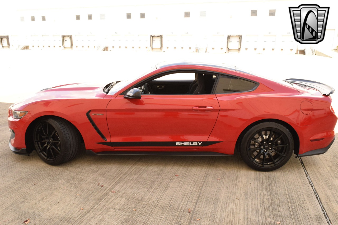 2017 Ford Mustang 2