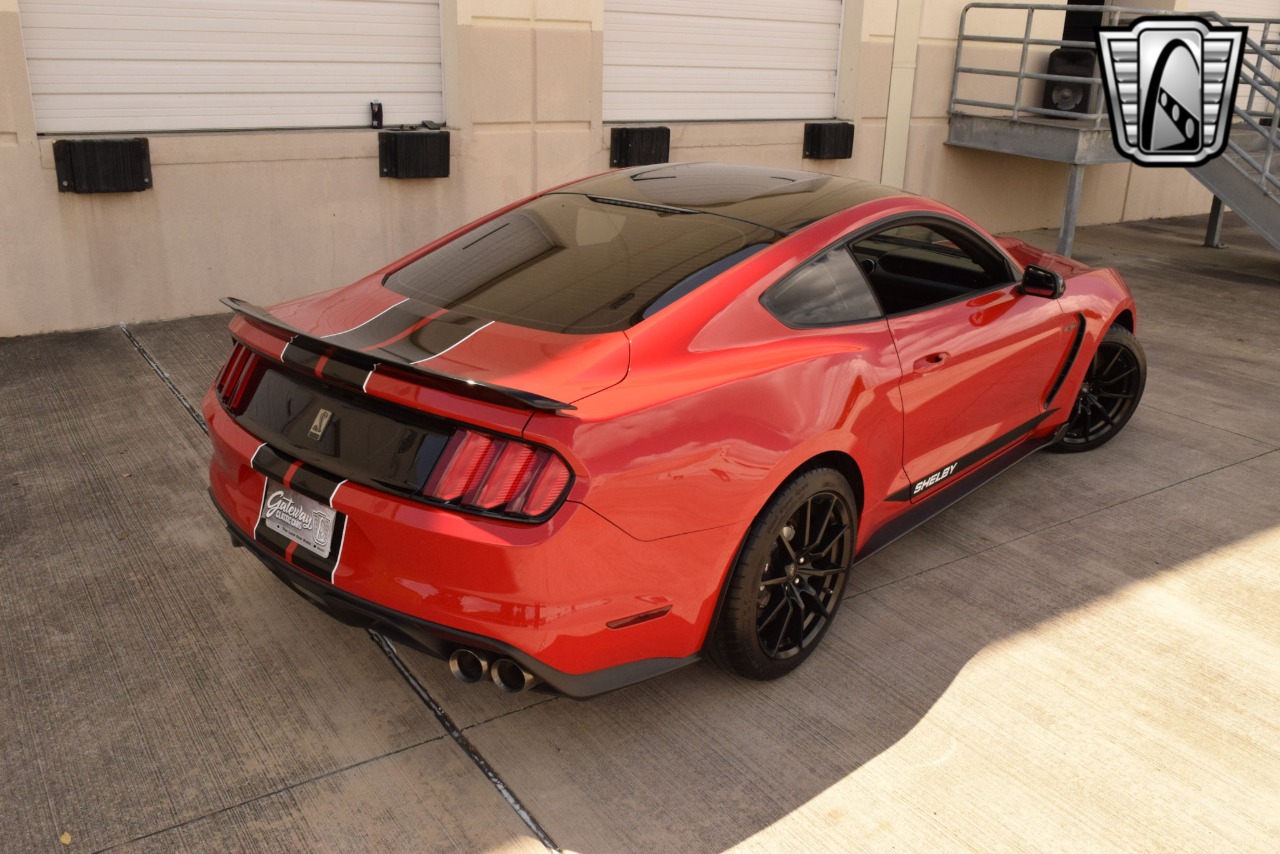 2017 Ford Mustang 40