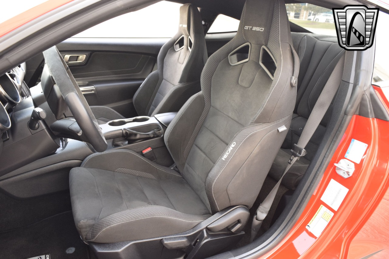 2017 Ford Mustang 22