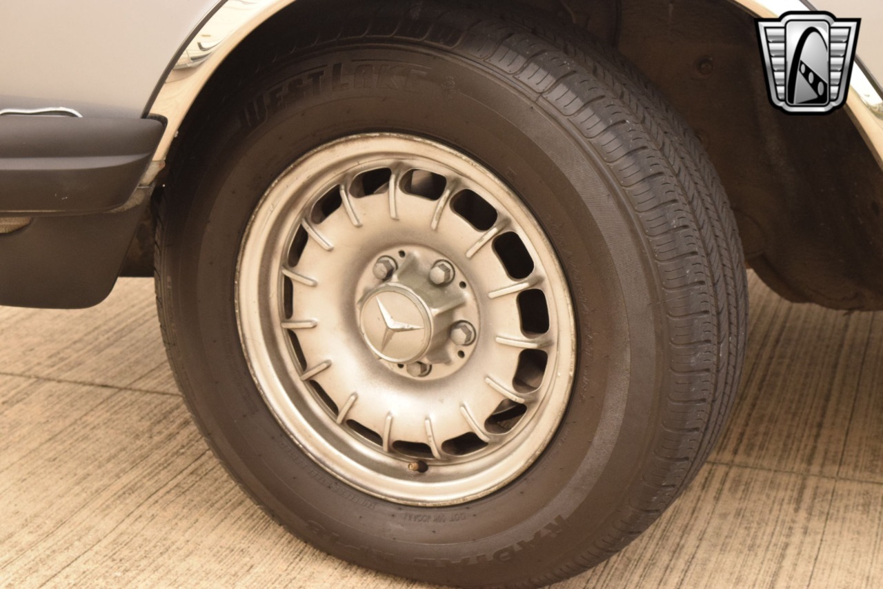 1982 Mercedes-Benz 380SL 69