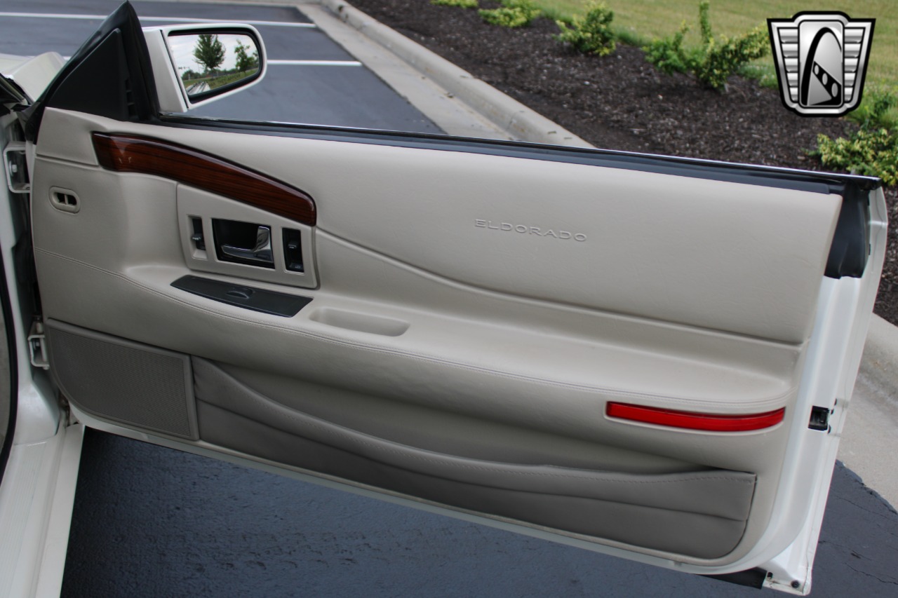 2002 Cadillac Eldorado 21