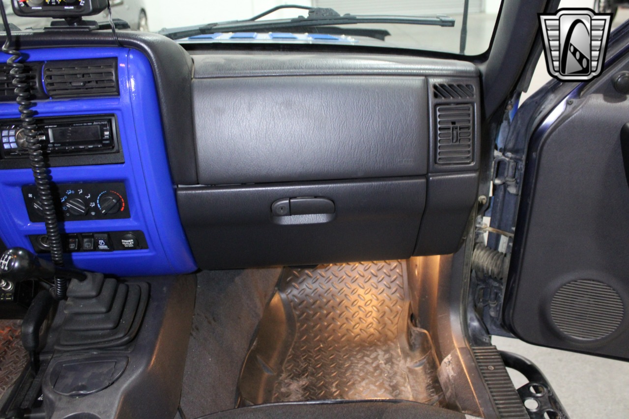 1999 Jeep Cherokee 21