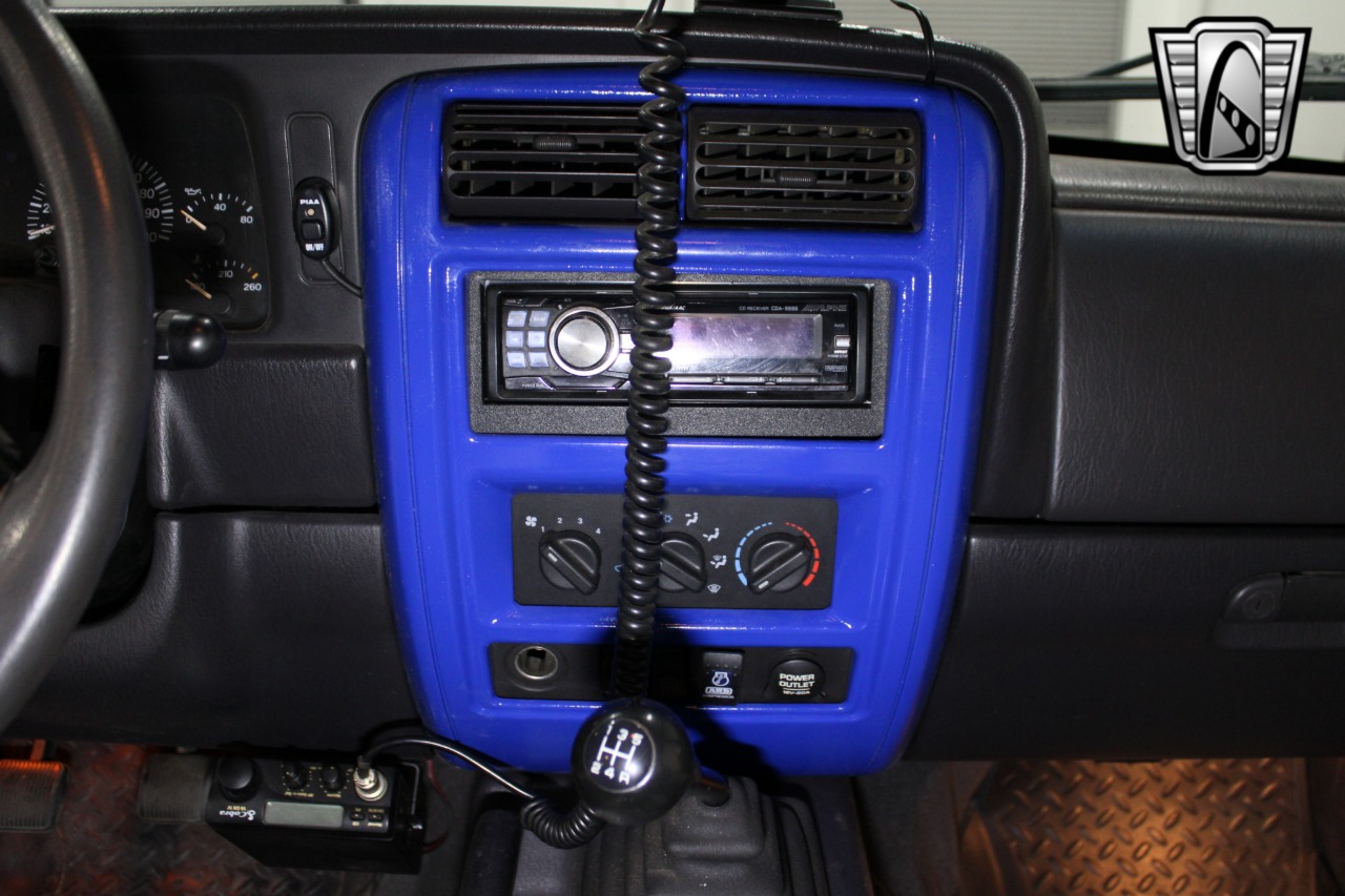 1999 Jeep Cherokee 22